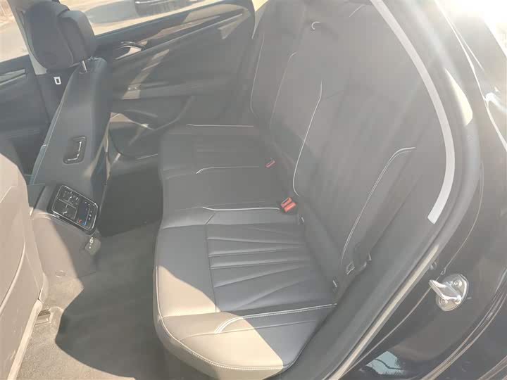 Фото 17 - Volkswagen Passat