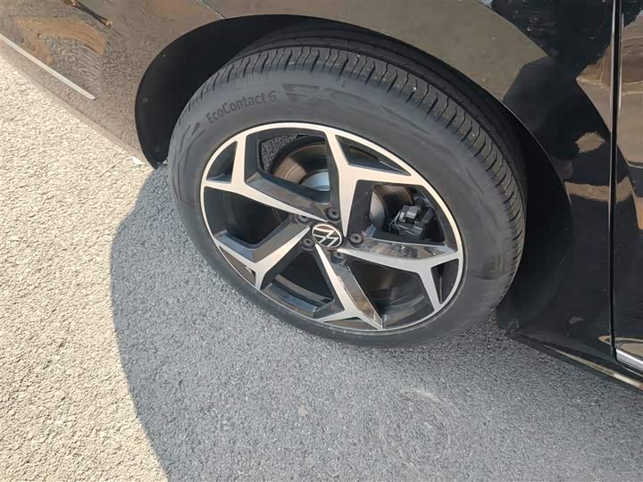 Фото 26 - Volkswagen Passat