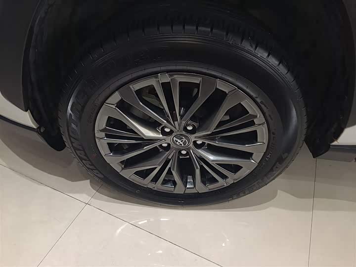 Фото 23 - Toyota Wildlander