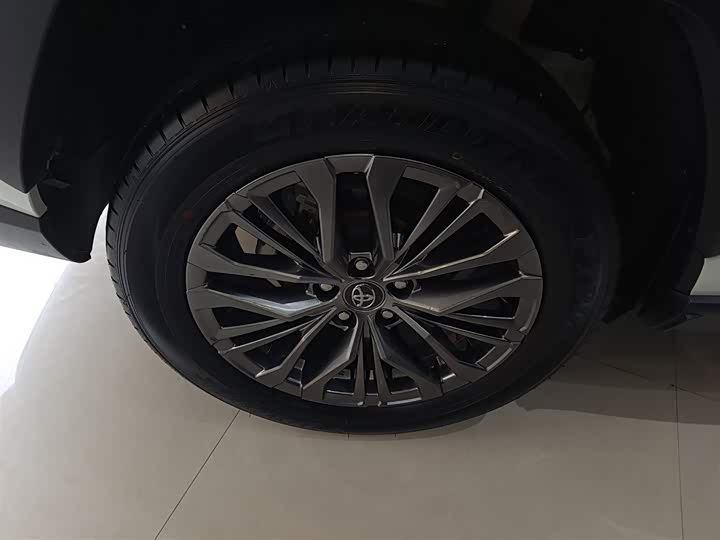 Фото 26 - Toyota Wildlander