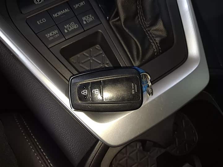 Фото 9 - Toyota Wildlander