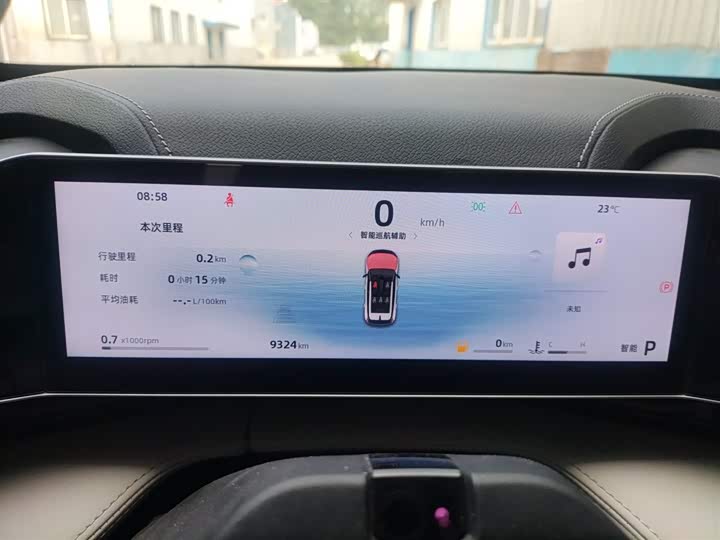 Фото 12 - Geely Atlas