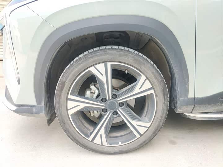 Фото 23 - Geely Atlas