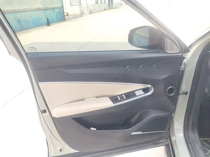 Фото 28 - Geely Atlas