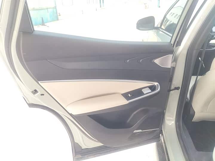 Фото 29 - Geely Atlas