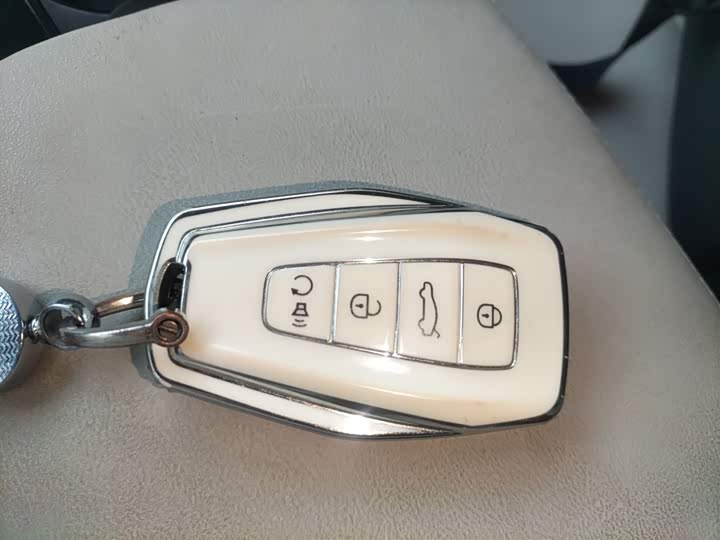 Фото 9 - Geely Atlas