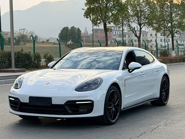 Фото 1 - Porsche Panamera