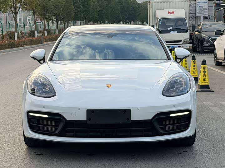 Фото 2 - Porsche Panamera