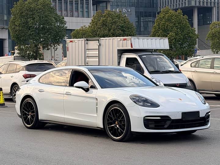 Фото 3 - Porsche Panamera