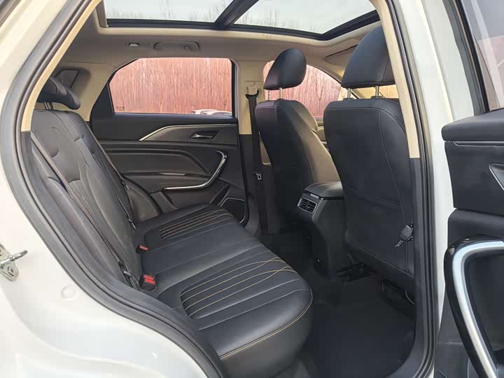 Фото 11 - Bestune T77