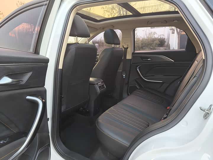 Фото 13 - Bestune T77