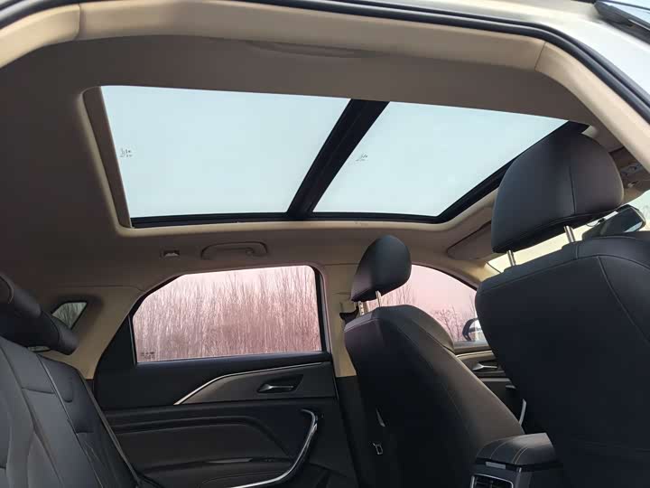 Фото 14 - Bestune T77