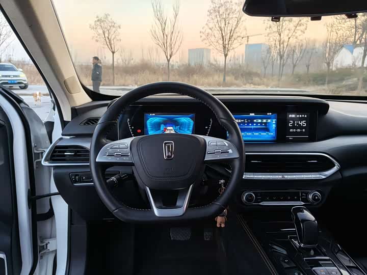 Фото 19 - Bestune T77