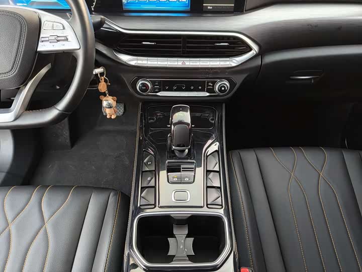 Фото 21 - Bestune T77