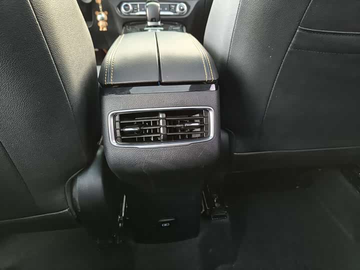 Фото 22 - Bestune T77