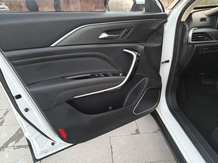 Фото 23 - Bestune T77