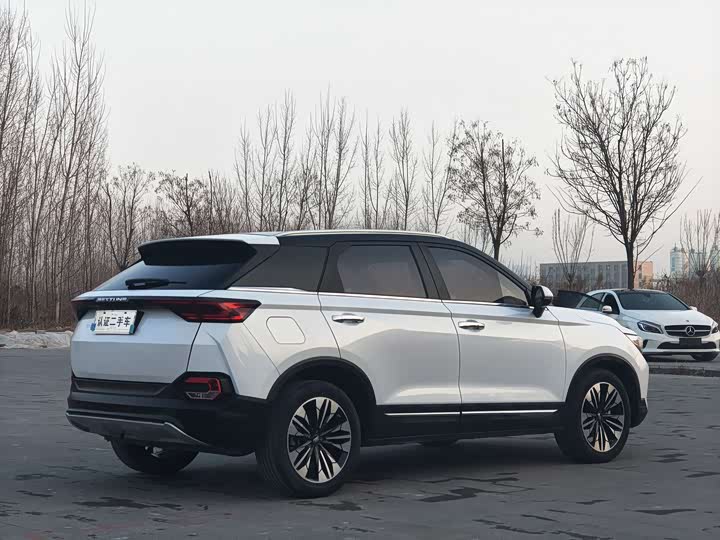 Фото 5 - Bestune T77