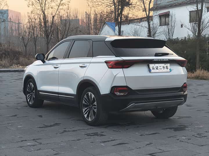 Фото 7 - Bestune T77