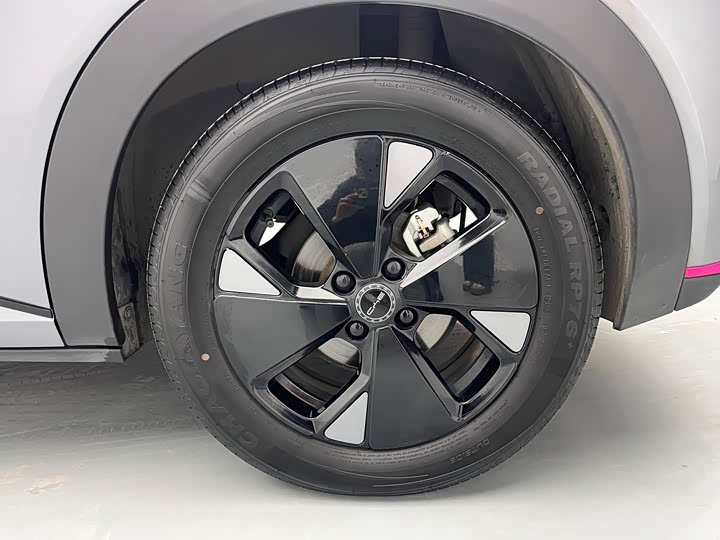 Фото 19 - BYD Dolphin