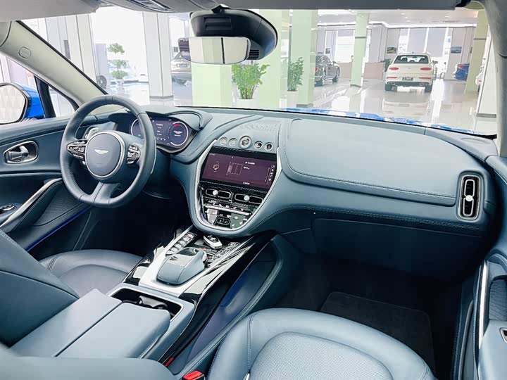 Фото 8 - Aston Martin DBX