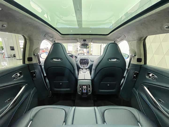 Фото 9 - Aston Martin DBX