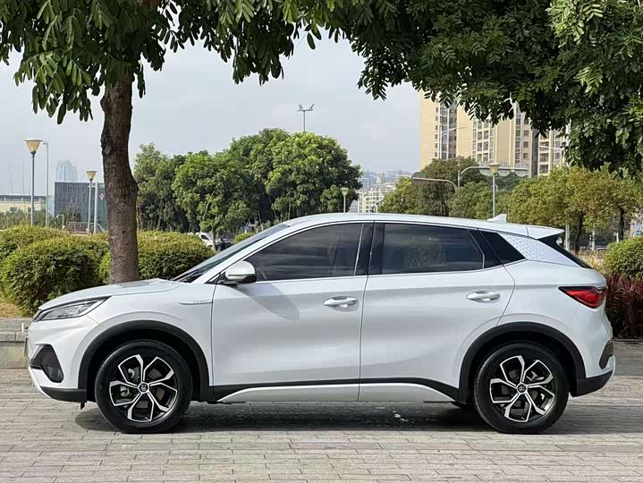 Фото 14 - BYD Yuan Plus