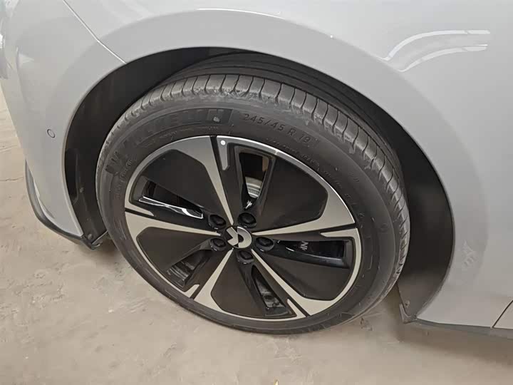 Фото 22 - Nio ET5T