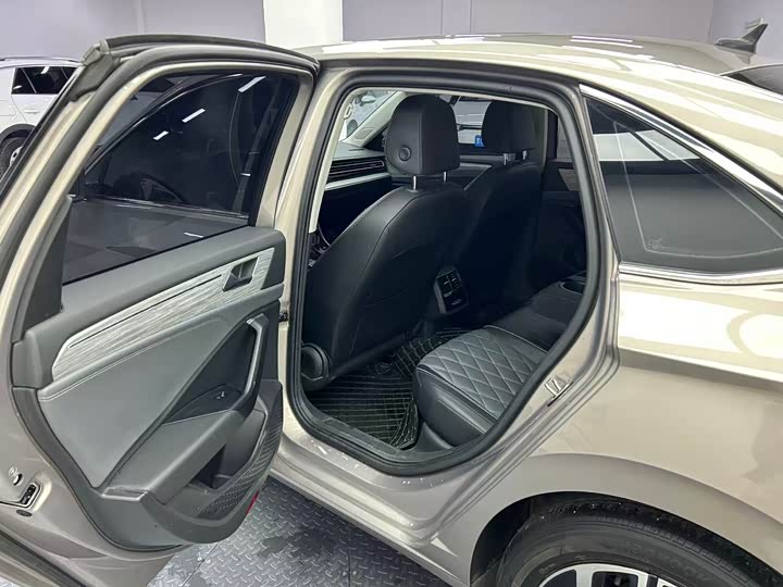 Фото 18 - Volkswagen Sagitar L