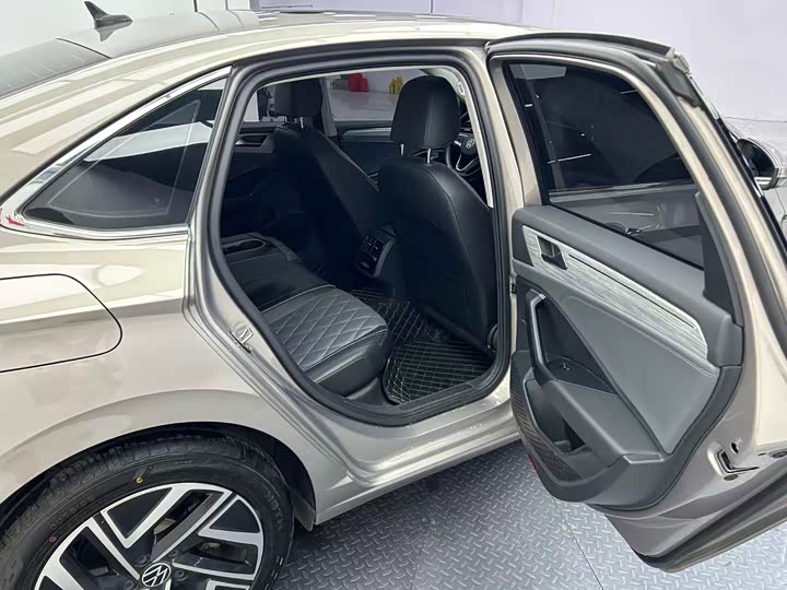 Фото 20 - Volkswagen Sagitar L