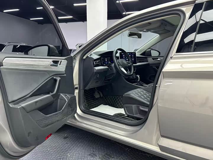 Фото 9 - Volkswagen Sagitar L