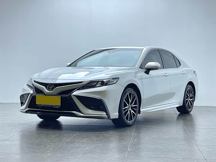 Фото 1 - Toyota Camry