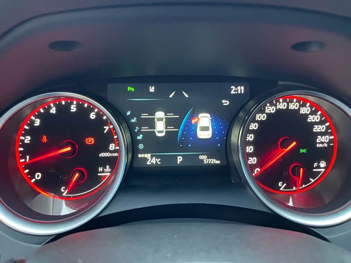 Фото 14 - Toyota Camry