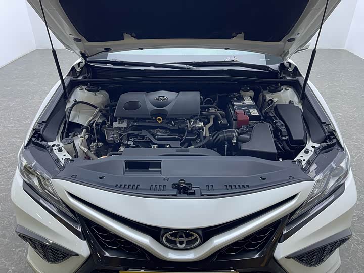 Фото 16 - Toyota Camry