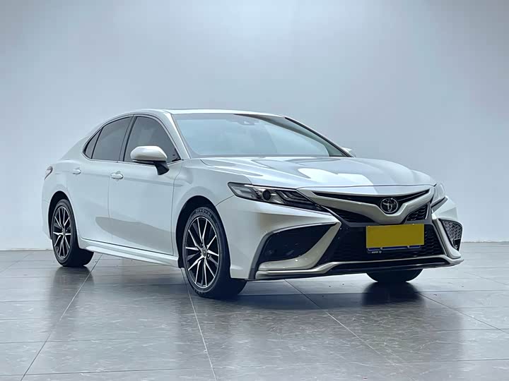 Фото 18 - Toyota Camry