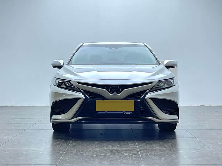 Фото 2 - Toyota Camry