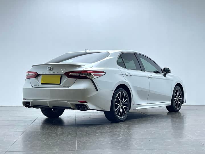 Фото 3 - Toyota Camry