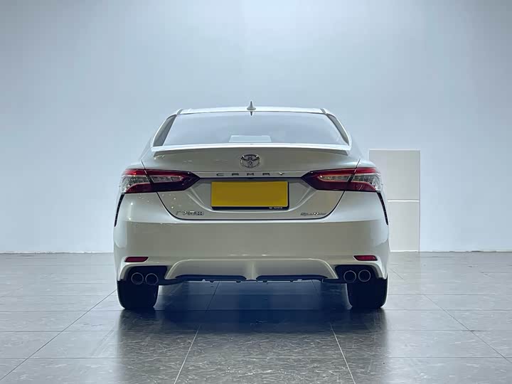 Фото 4 - Toyota Camry