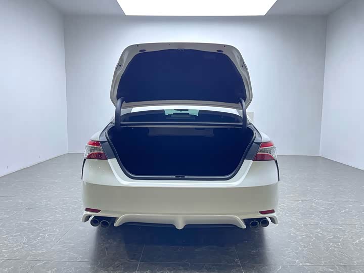 Фото 5 - Toyota Camry