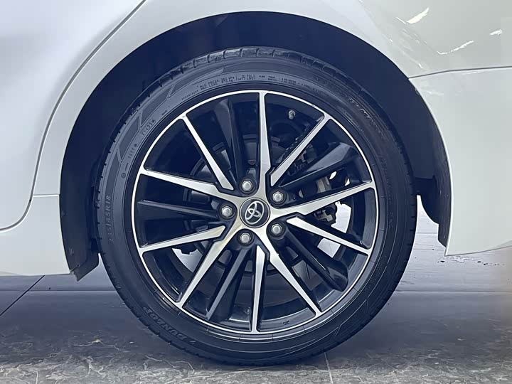 Фото 6 - Toyota Camry