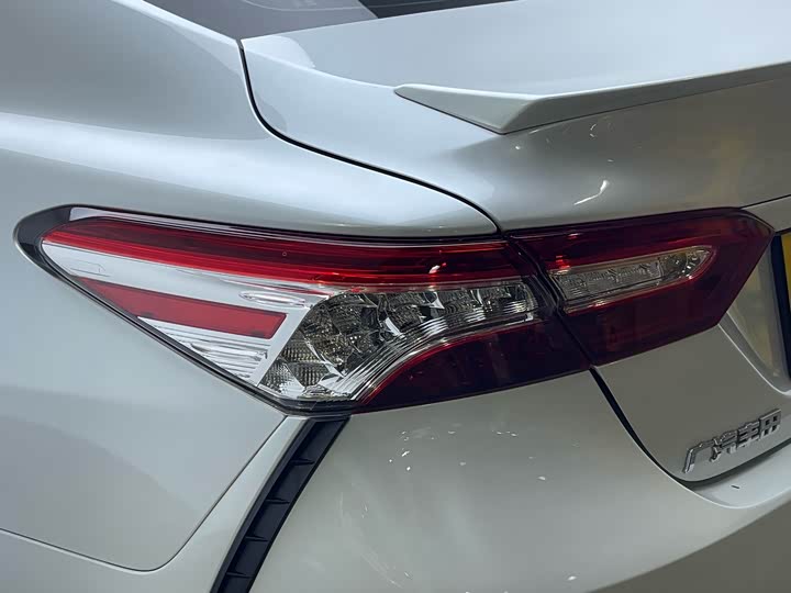 Фото 8 - Toyota Camry