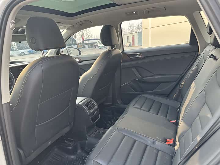 Фото 11 - Volkswagen Tharu