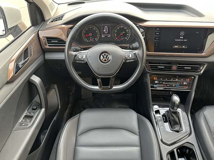 Фото 12 - Volkswagen Tharu