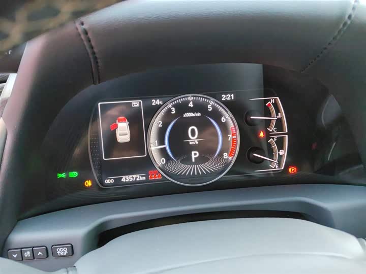 Фото 12 - Lexus ES