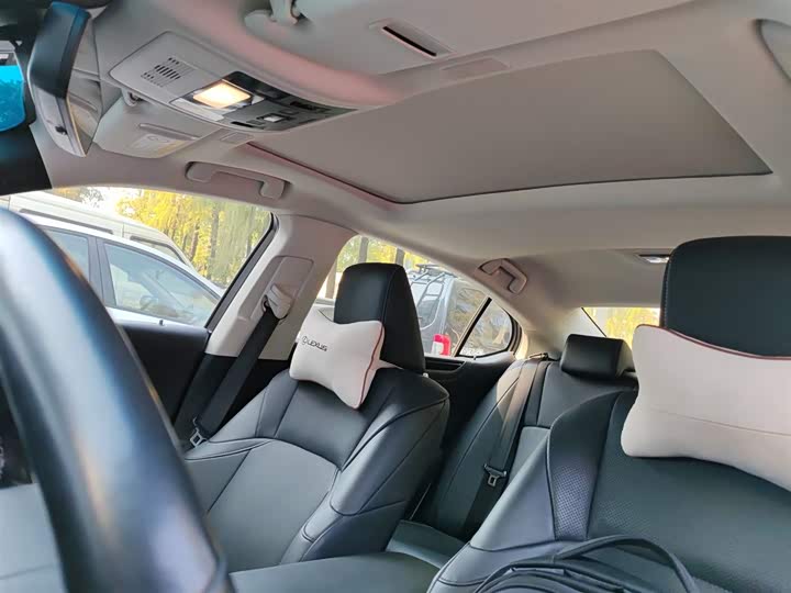 Фото 18 - Lexus ES