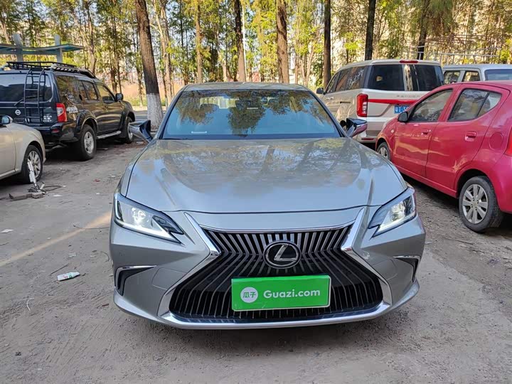 Фото 3 - Lexus ES