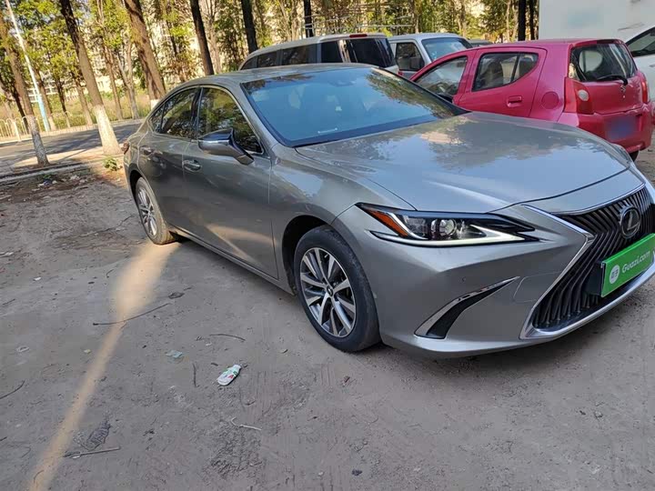 Фото 4 - Lexus ES