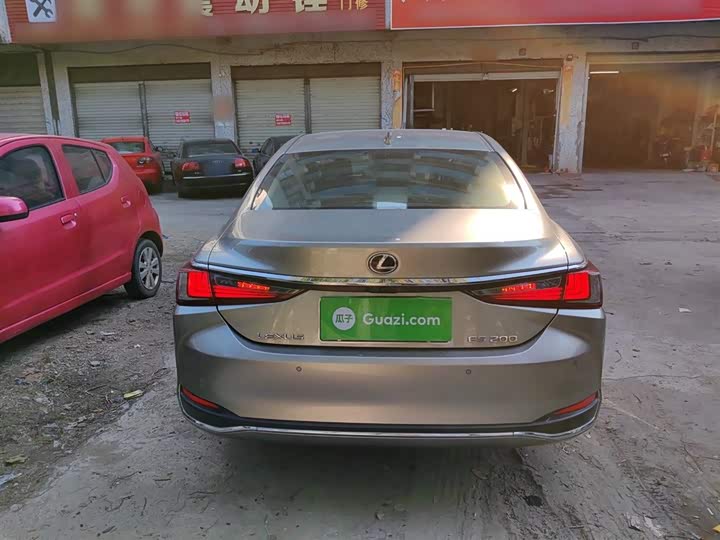 Фото 6 - Lexus ES