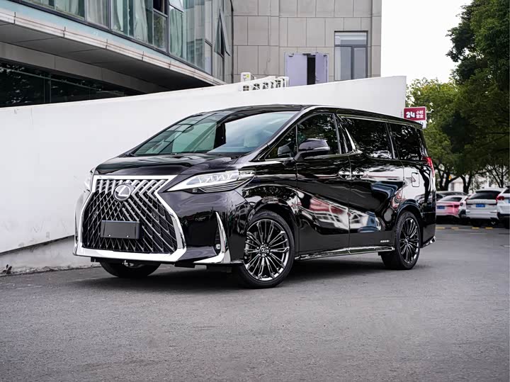 Фото 1 - Lexus LM