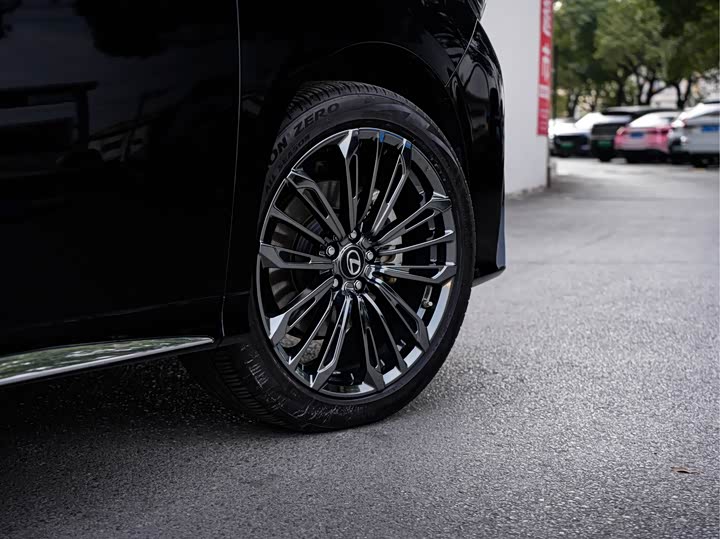 Фото 7 - Lexus LM