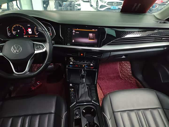 Фото 13 - Volkswagen Passat